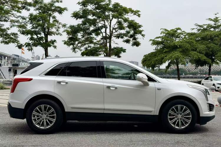 Used Cadillac XT5 2018 25T Luxury Model Exterior 5