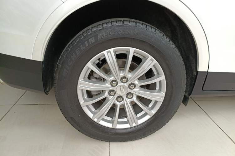 Used Cadillac XT5 2018 25T Tech Model Exterior 5