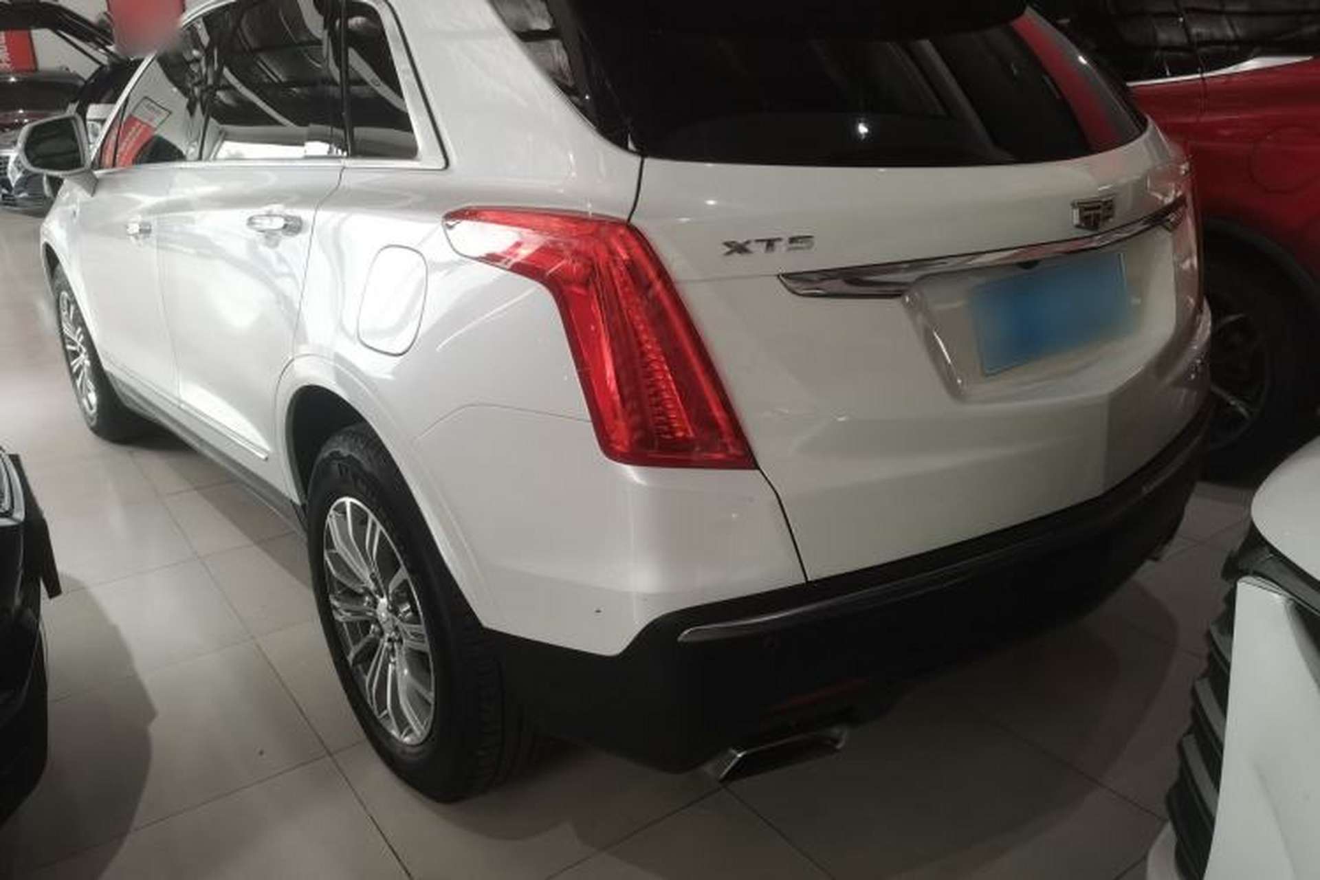 Used Cadillac XT5 2018 25T Luxury Model Exterior 5