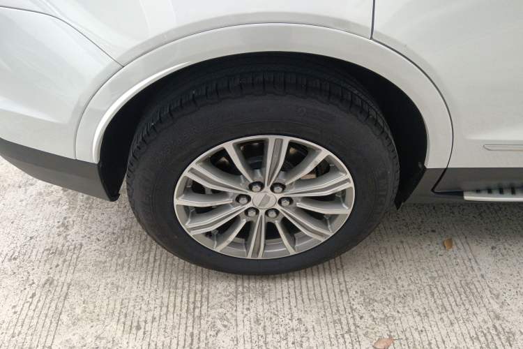 Used Cadillac XT5 2018 25T Luxury Model Exterior 5
