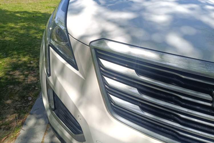 Used Cadillac XT5 2018 25T Luxury Model Exterior 6