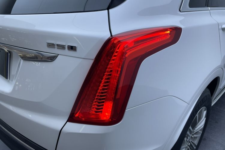 Used Cadillac XT5 2018 25T Luxury Model Exterior 6