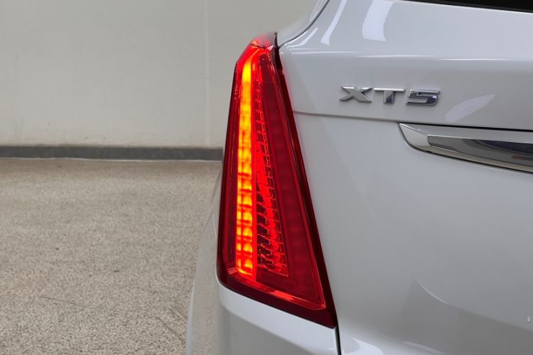 Used Cadillac XT5 2018 28T Four-Wheel Drive Luxury Model Exterior 6