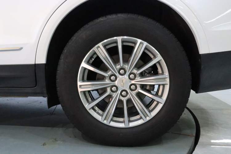 Used Cadillac XT5 2018 25T Luxury Model Exterior 6