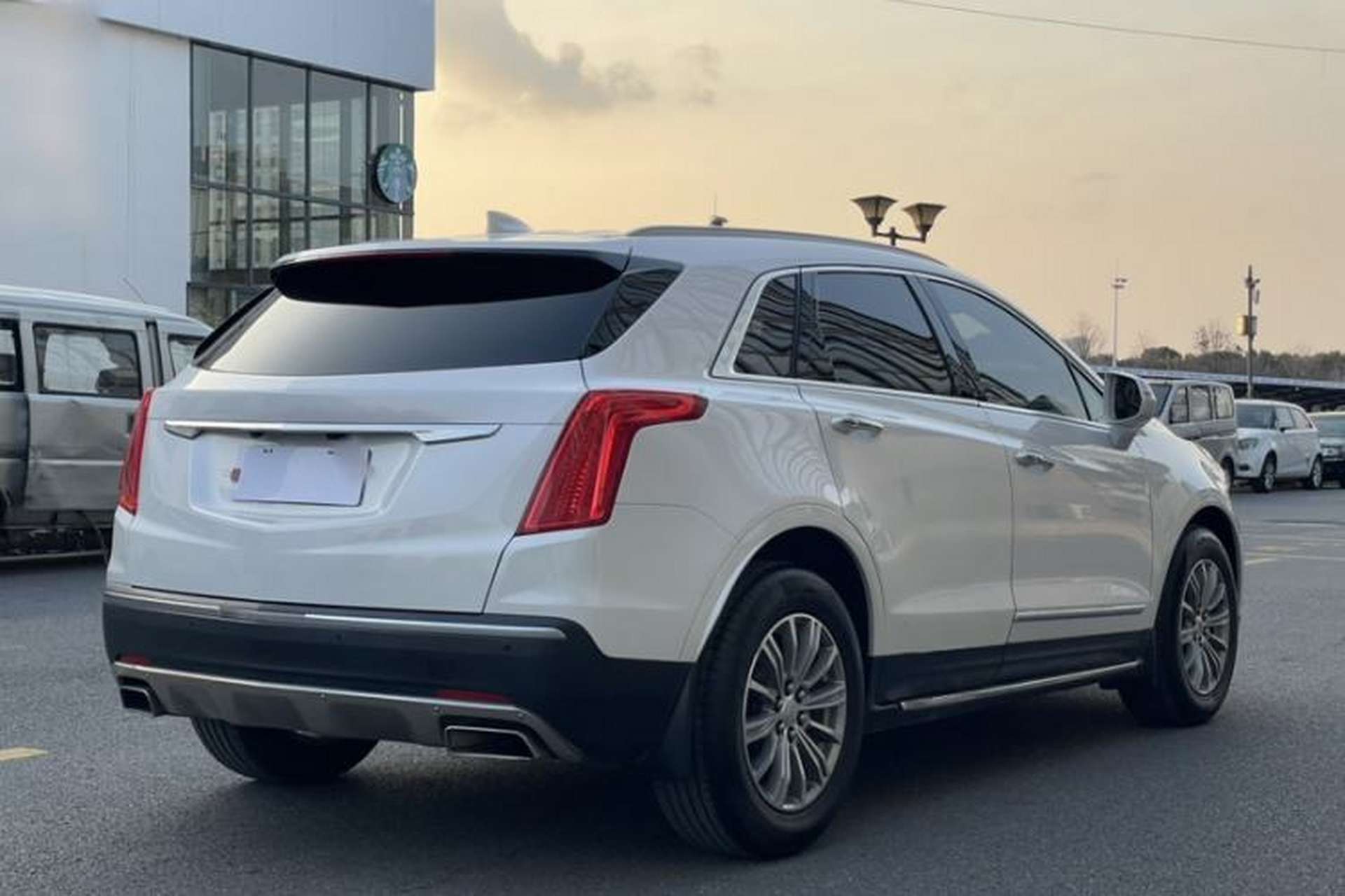 Used Cadillac XT5 2018 25T Luxury Model Exterior 7