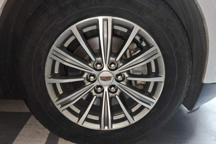 Used Cadillac XT5 2018 25T Luxury Model Exterior 7