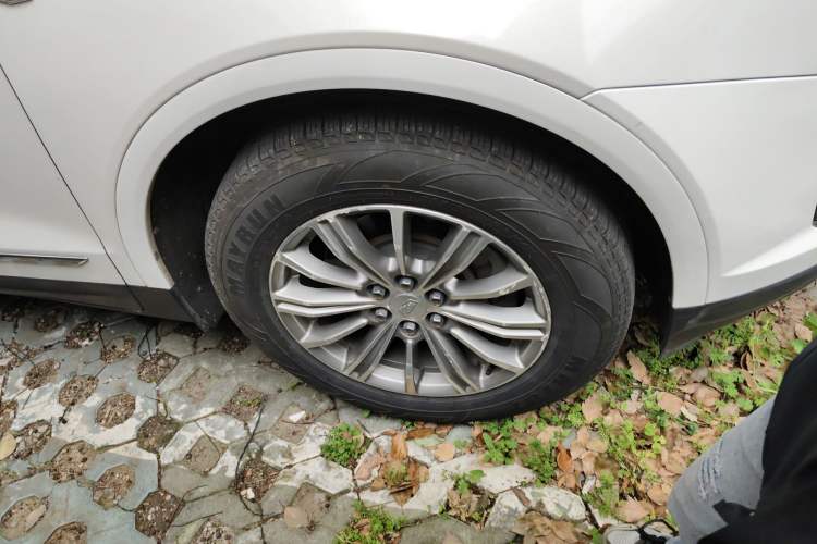 Used Cadillac XT5 2018 25T Luxury Model Exterior 7