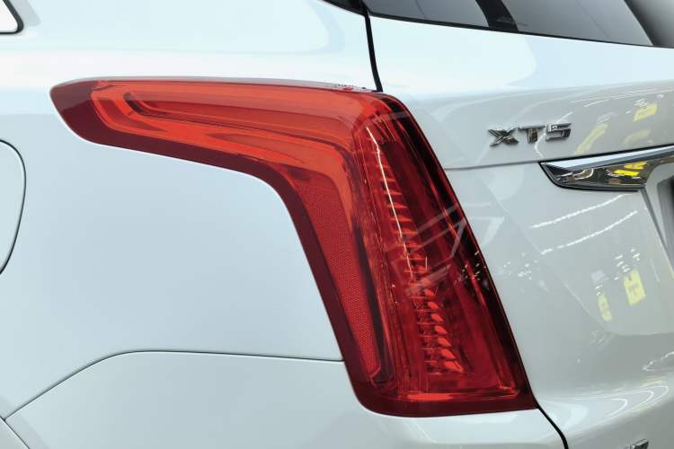 Used Cadillac XT5 2018 28E Four-Wheel Drive Tech Version Exterior 9