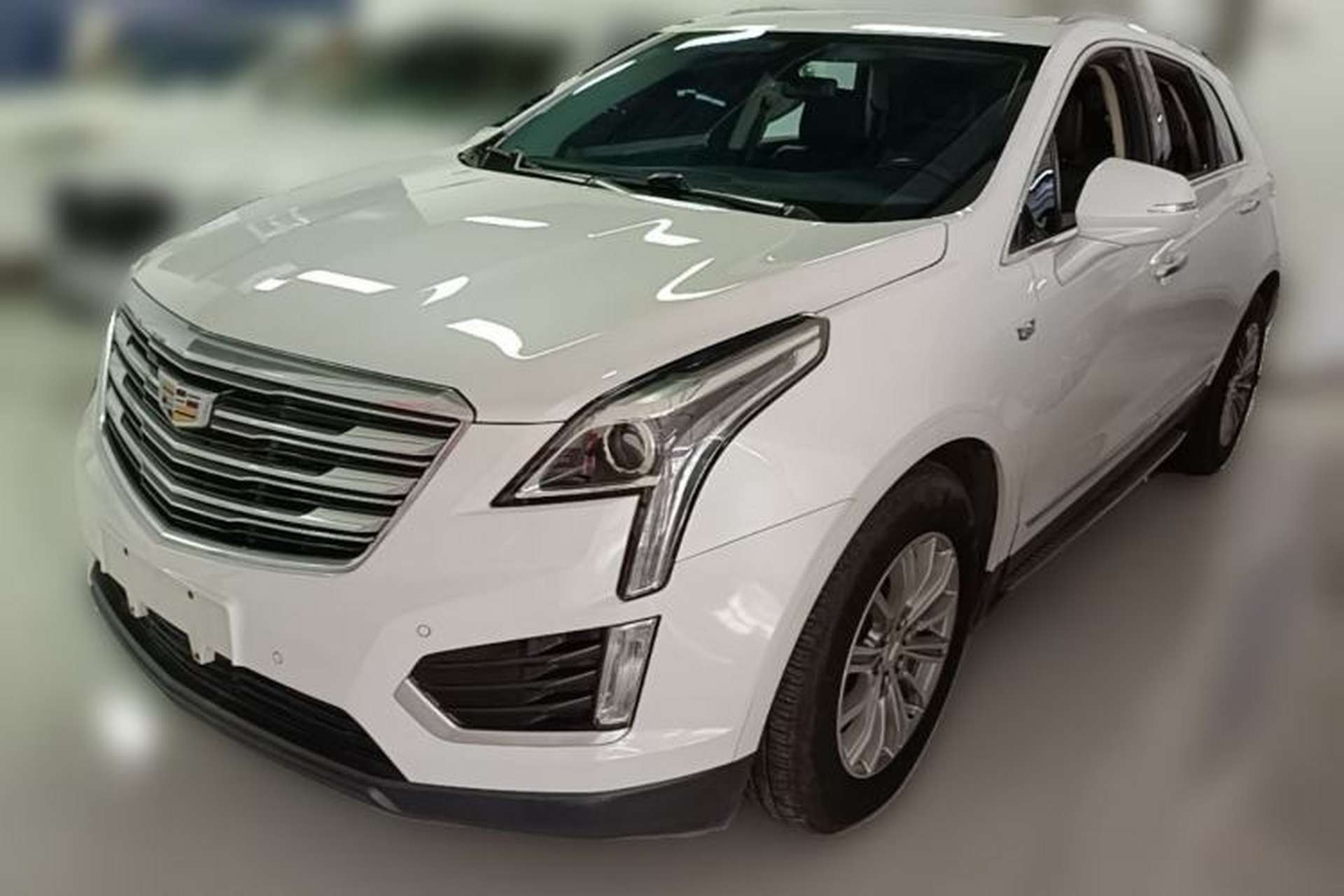 Used Cadillac XT5 2018 25T Luxury Model Front Left 45 Deg