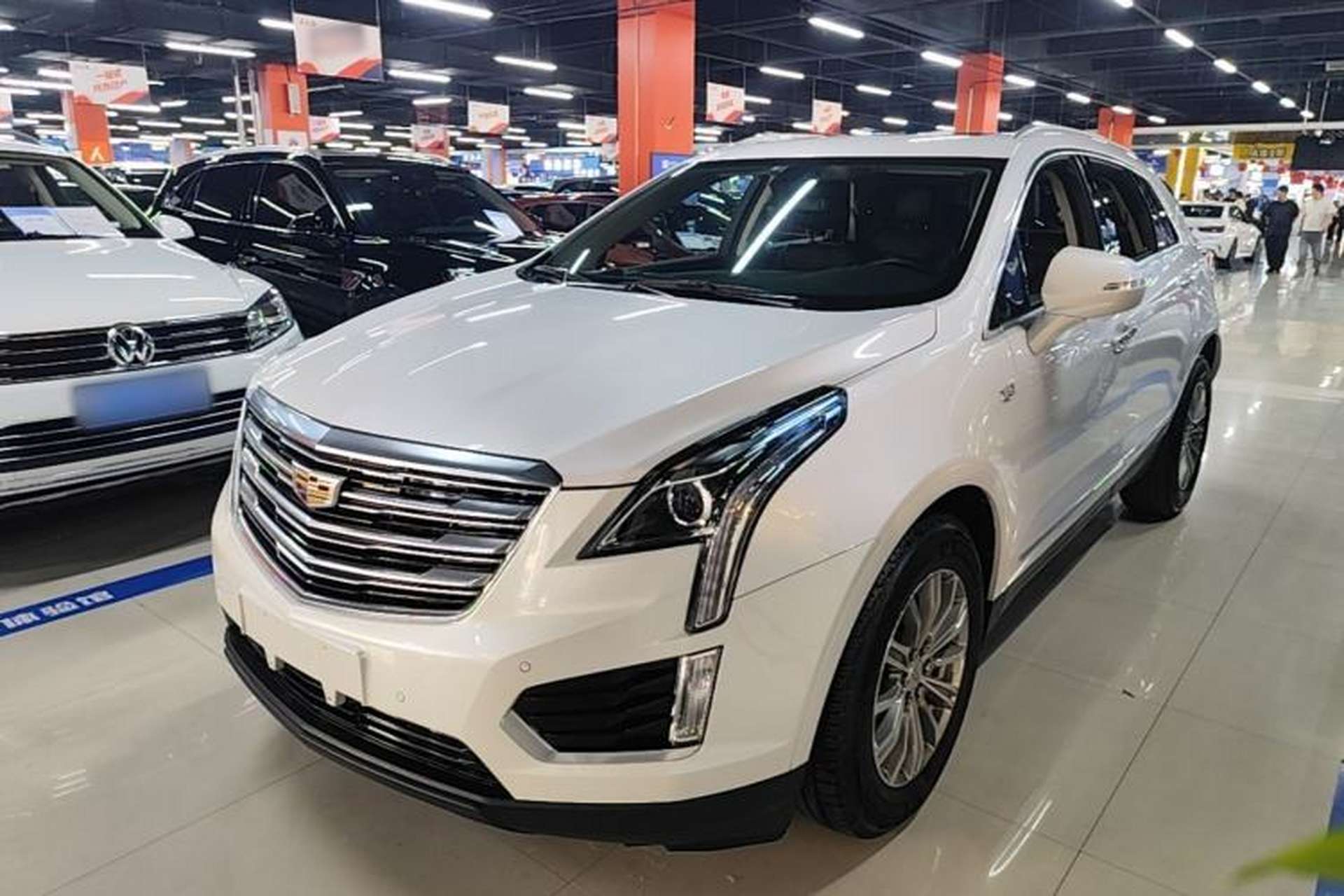 Used Cadillac XT5 2018 25T Luxury Model Front Left 45 Deg