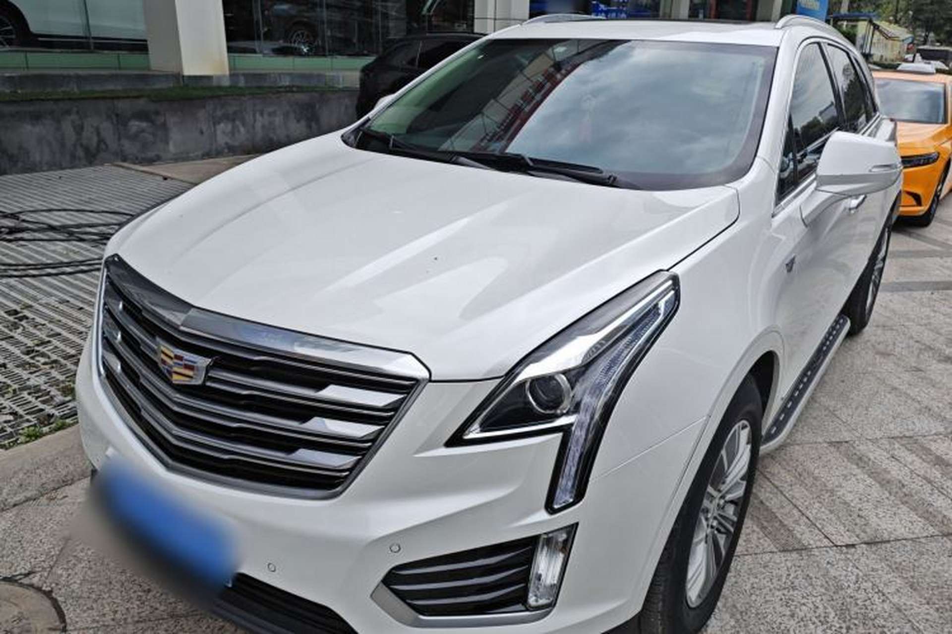 Used Cadillac XT5 2018 25T Luxury Model Front Left 45 Deg