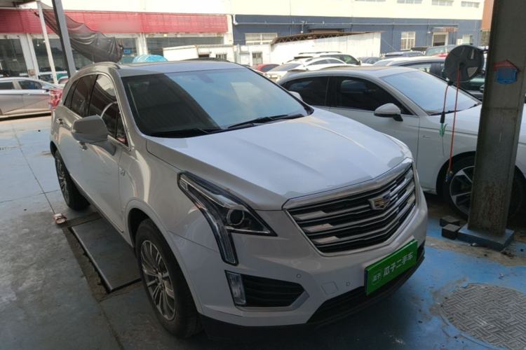 Used Cadillac XT5 2018 25T Luxury Model Front Right 45 Deg
