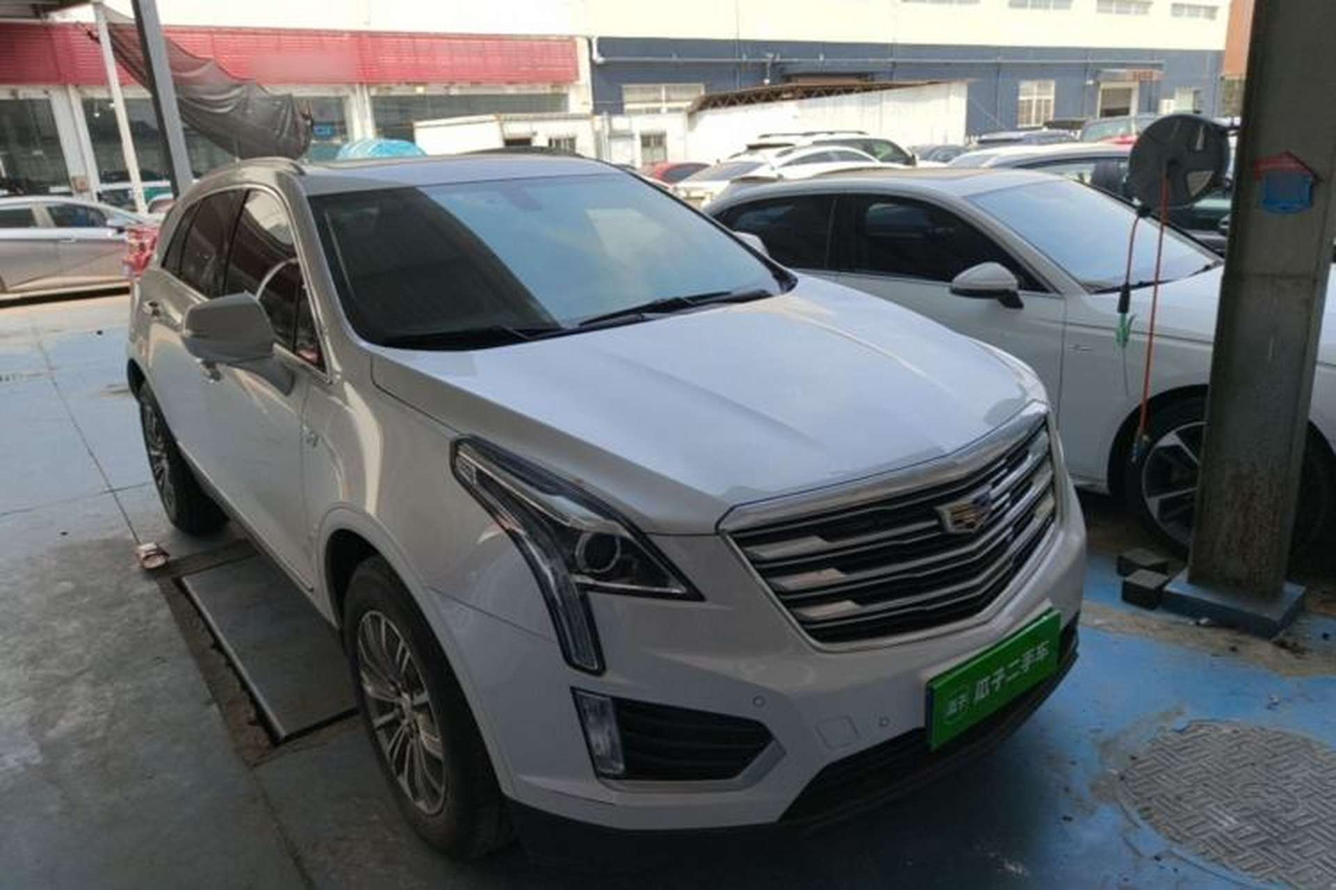 Used Cadillac XT5 2018 25T Luxury Model Front Right 45 Deg