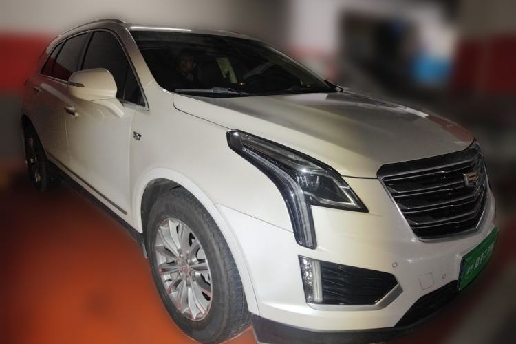 Used Cadillac XT5 2018 28T Four-Wheel Drive Luxury Model Front Right 45 Deg