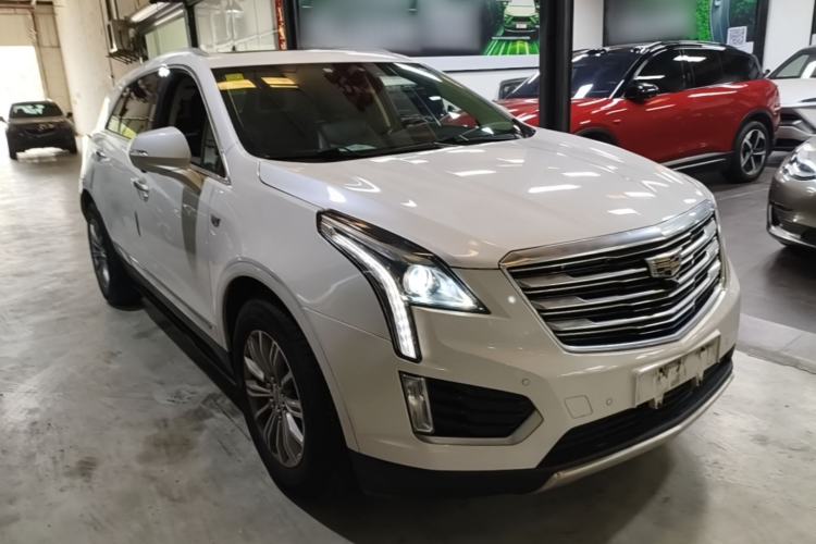 Used Cadillac XT5 2018 25T Luxury Model Front Right 45 Deg