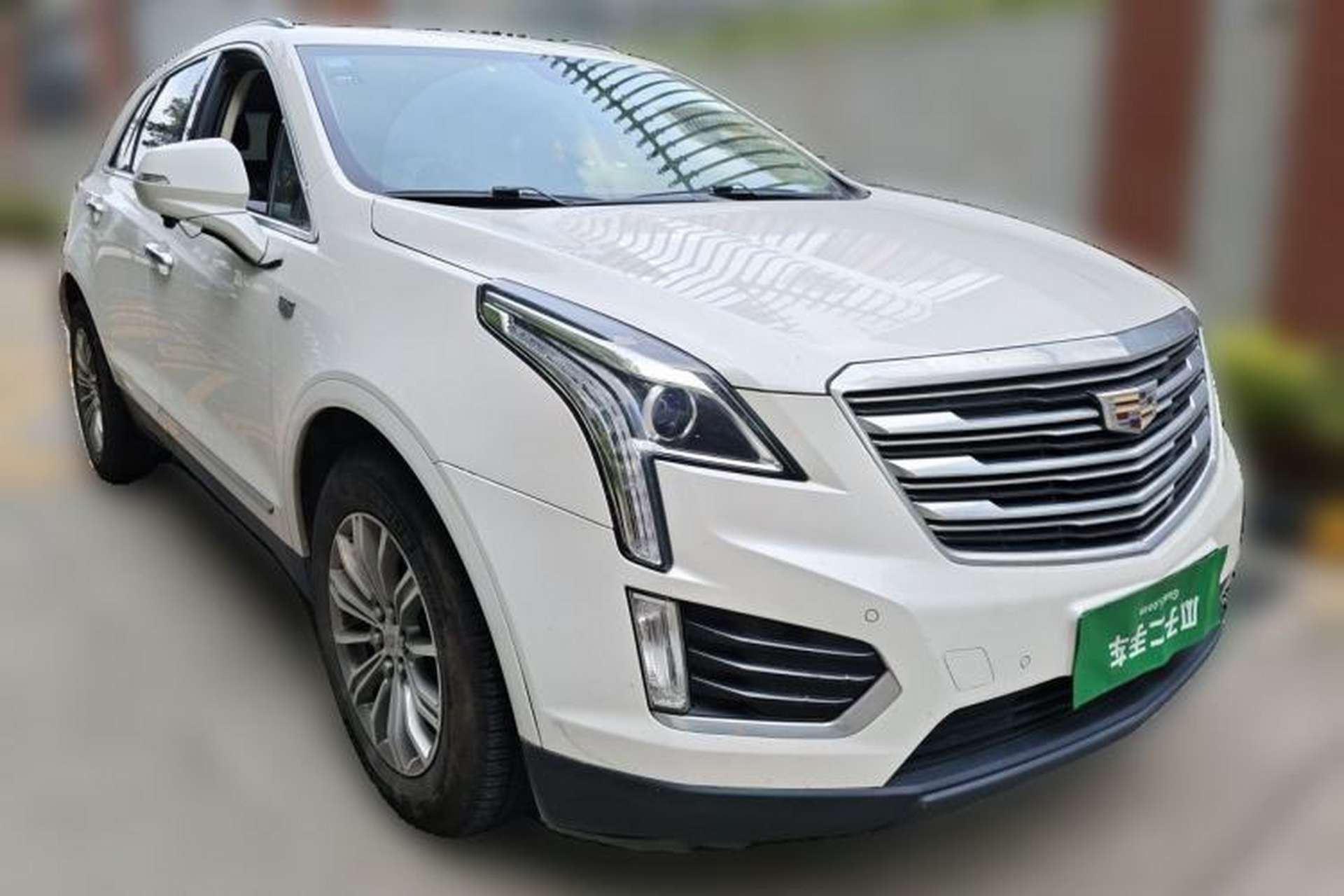 Used Cadillac XT5 2018 25T Luxury Model Front Right 45 Deg