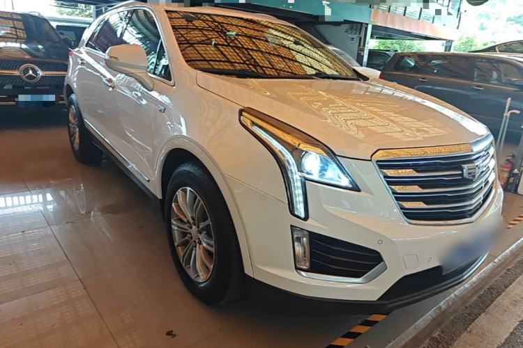 Used Cadillac XT5 2018 25T Luxury Model Front Right 45 Deg