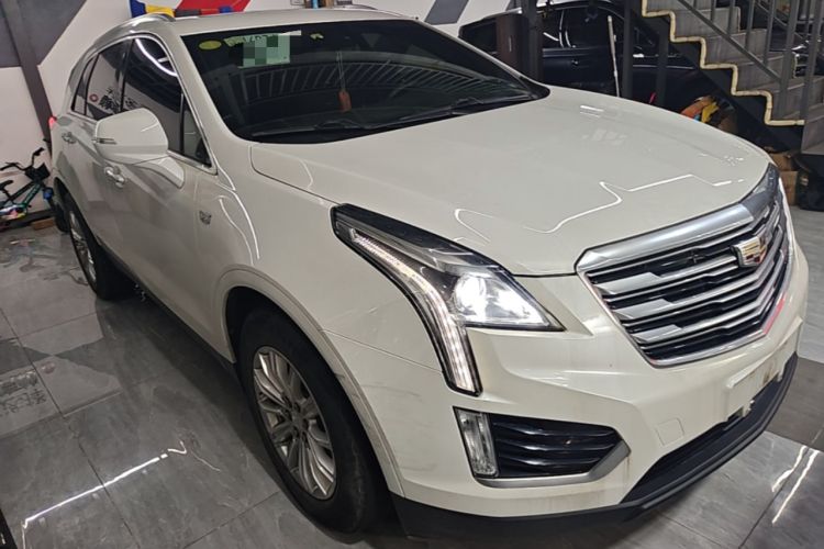 Used Cadillac XT5 2018 28E Four-Wheel Drive Tech Version Front Right 45 Deg