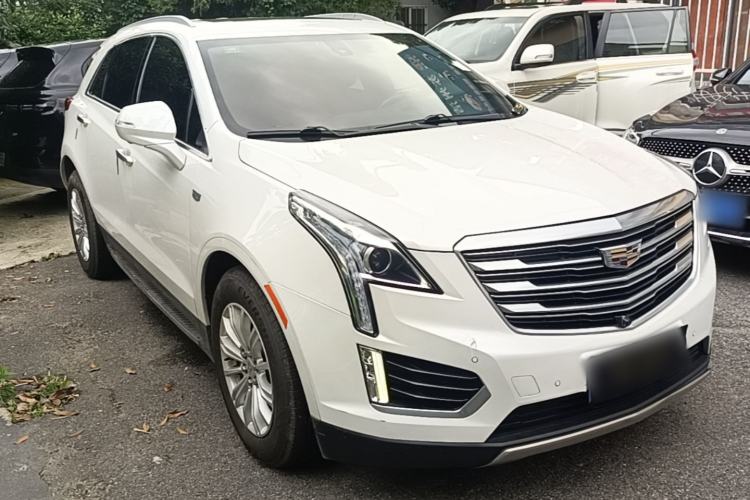 Used Cadillac XT5 2018 25T Tech Model Front Right 45 Deg