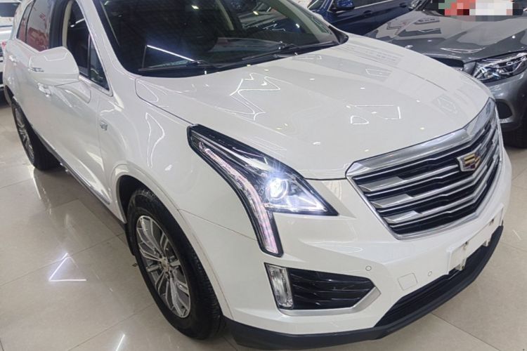 Used Cadillac XT5 2018 25T Luxury Model Front Right 45 Deg