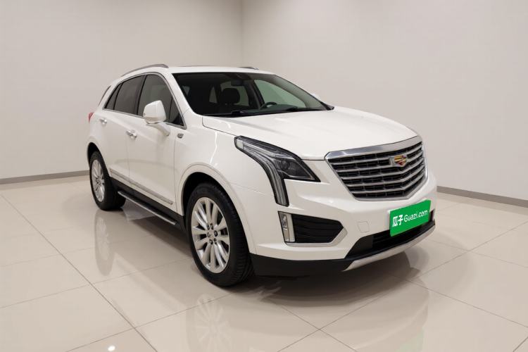 Used Cadillac XT5 2018 28E 4x4 Platinum Edition Front Right 45 Deg