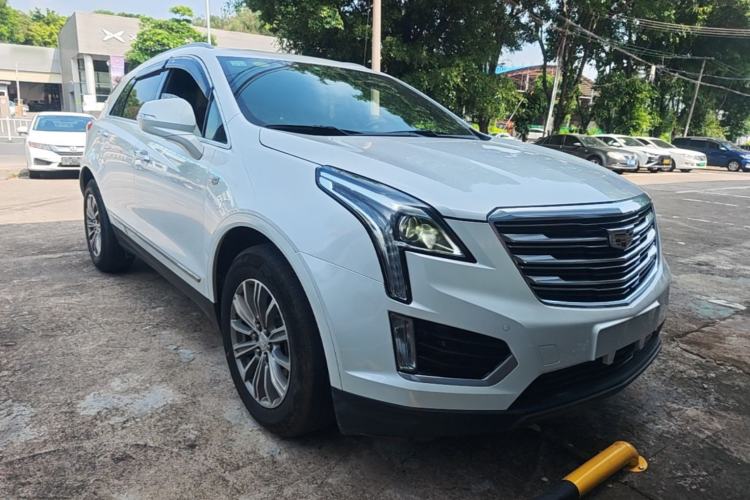 Used Cadillac XT5 2018 25T Luxury Model Front Right 45 Deg