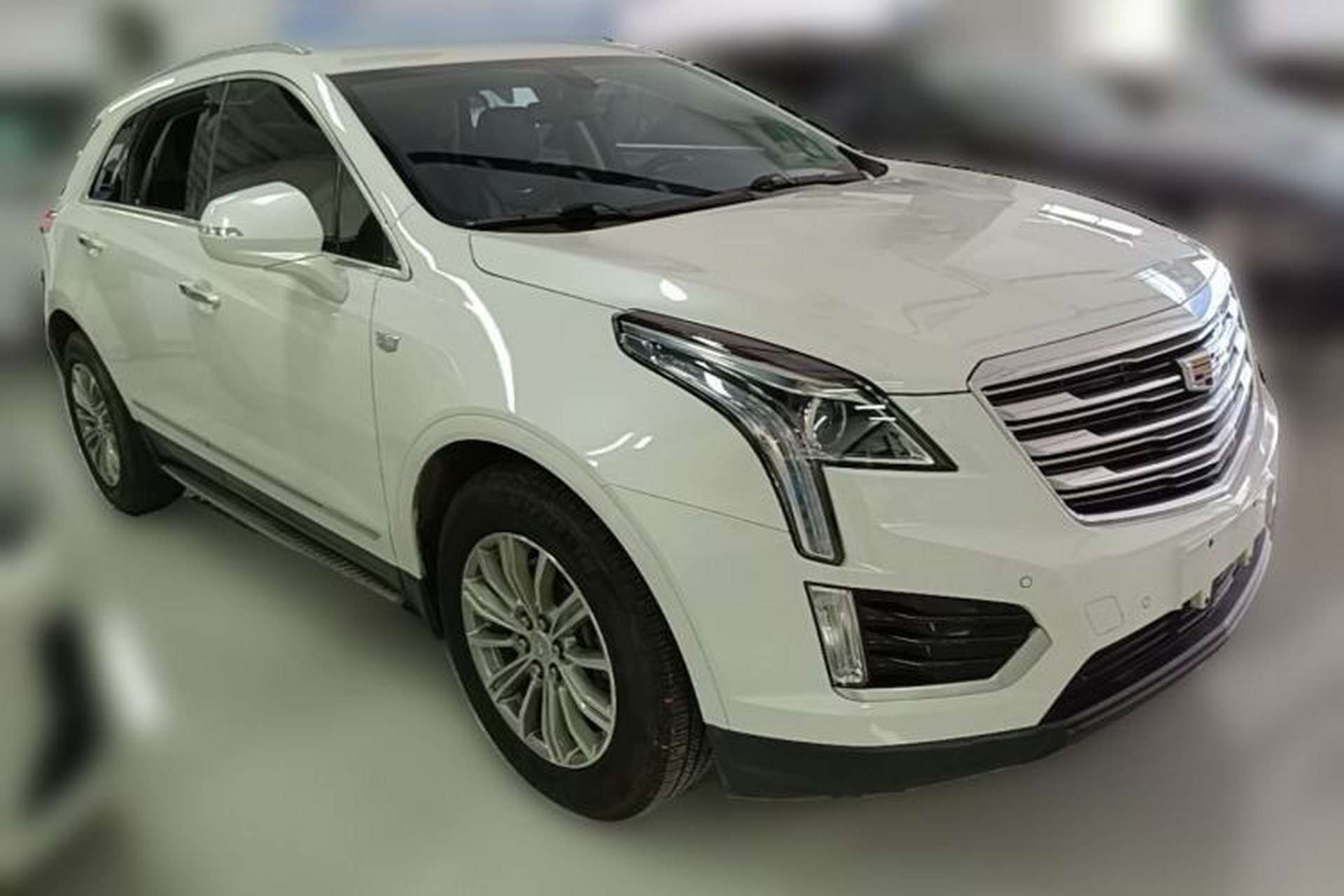 Used Cadillac XT5 2018 25T Luxury Model Front Right 45 Deg