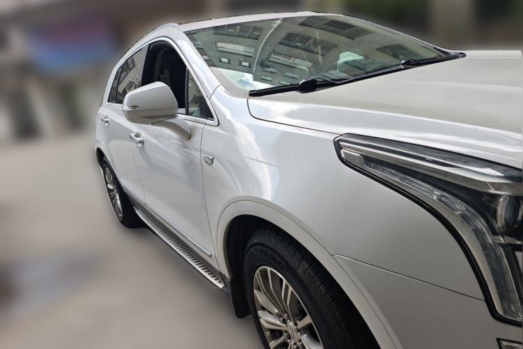 Used Cadillac XT5 2018 25T Luxury Model Front Right 45 Deg