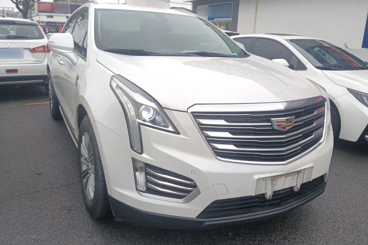Used Cadillac XT5 2018 25T Luxury Model Front Right 45 Deg
