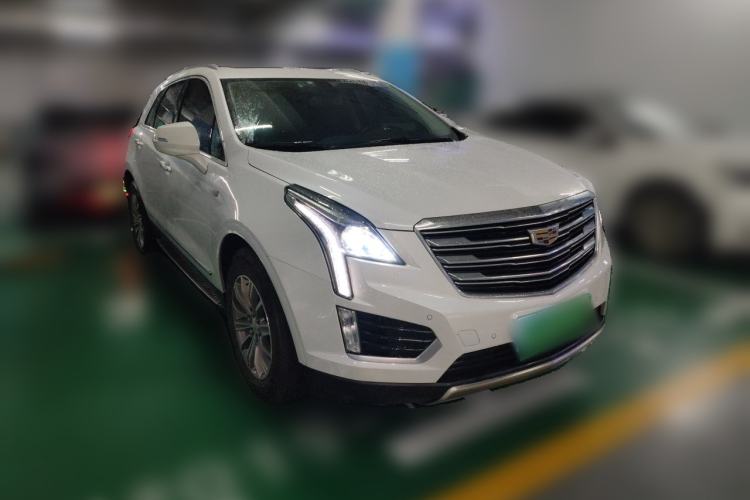 Used Cadillac XT5 2018 25T Luxury Model Front Right 45 Deg