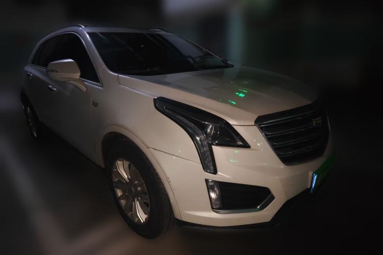 Used Cadillac XT5 2018 25T Tech Model Front Right 45 Deg
