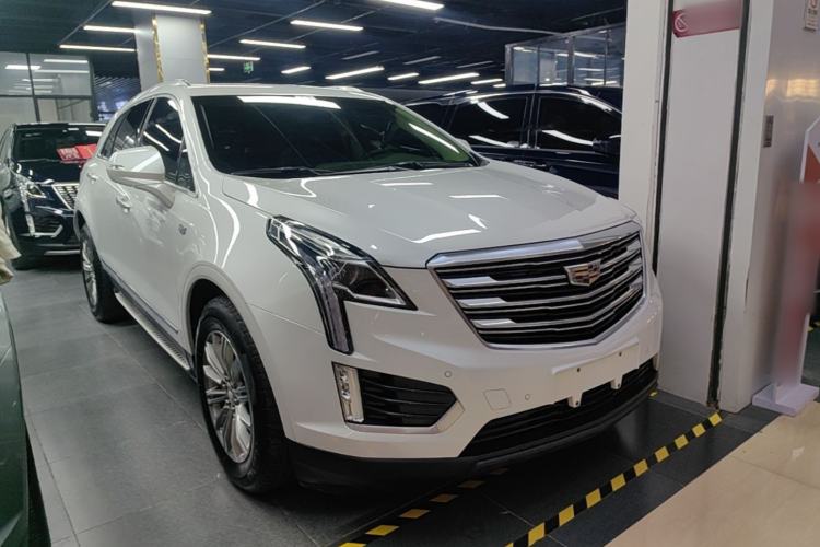Used Cadillac XT5 2018 28T Four-Wheel Drive Luxury Model Front Right 45 Deg