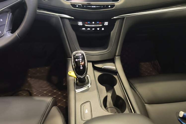 Used Cadillac XT5 2018 25T Tech Model Gear Lever