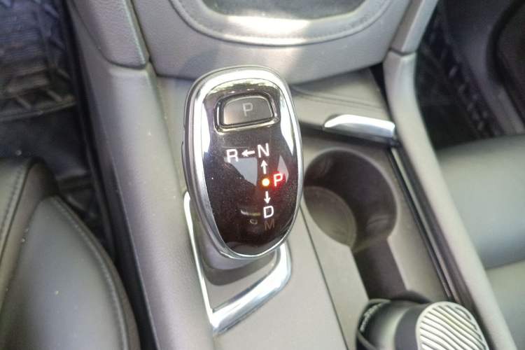 Used Cadillac XT5 2018 25T Luxury Model Gear Lever