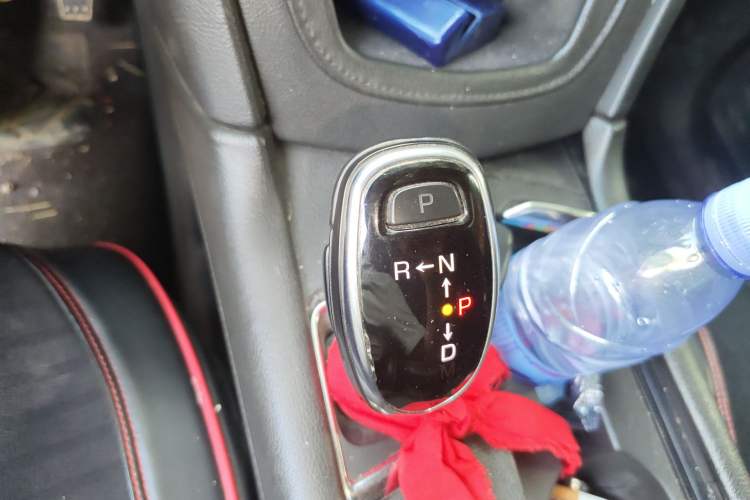Used Cadillac XT5 2018 25T Tech Model Gear Lever