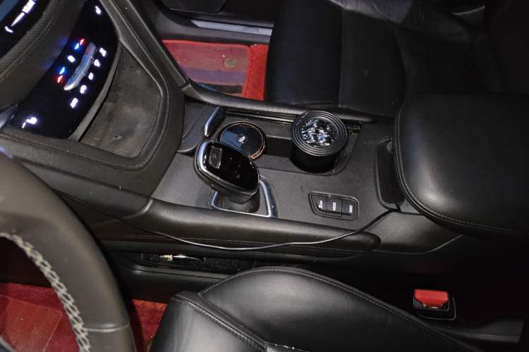 Used Cadillac XT5 2018 28T Four-Wheel Drive Luxury Model Gear Lever
