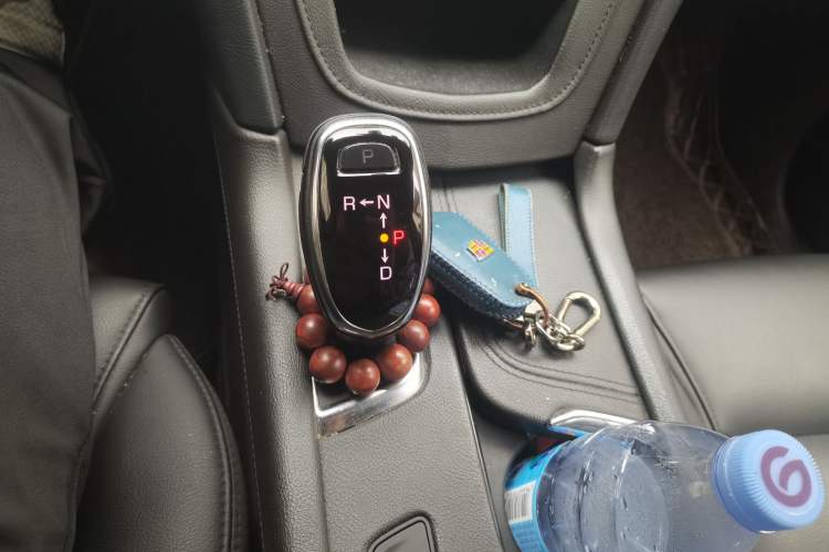 Used Cadillac XT5 2018 25T Tech Model Gear Lever
