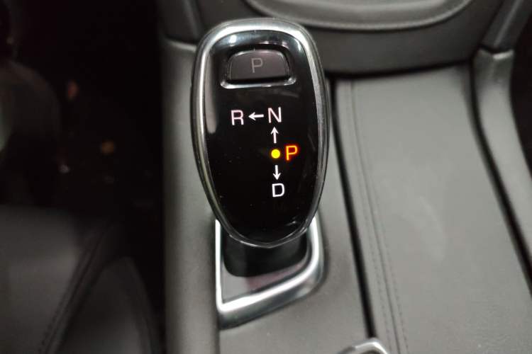Used Cadillac XT5 2018 25T Luxury Model Gear Lever