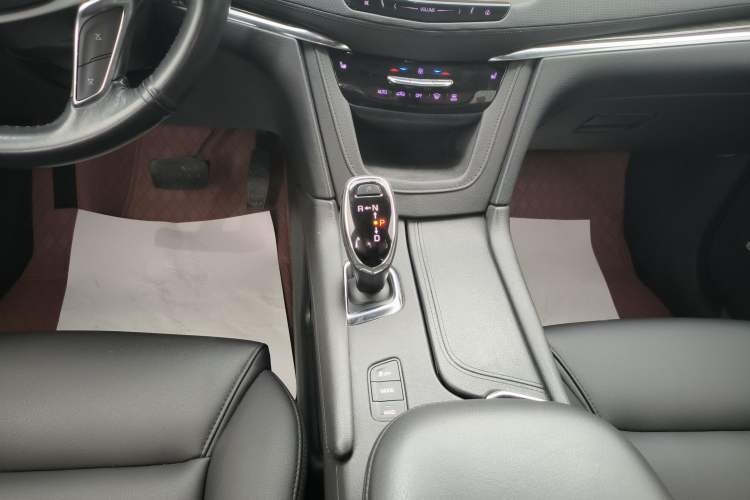 Used Cadillac XT5 2018 28E Four-Wheel Drive Tech Version Gear Lever