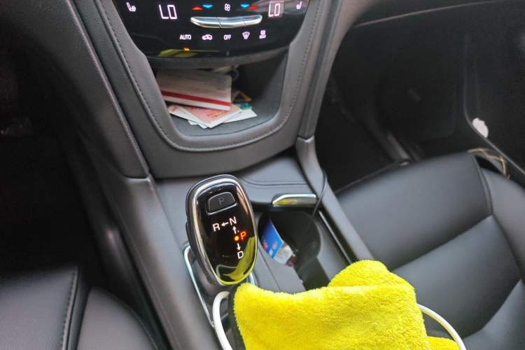 Used Cadillac XT5 2018 28E Four-Wheel Drive Tech Version Gear Lever