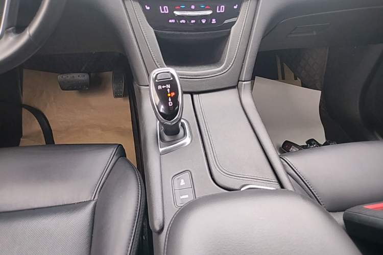 Used Cadillac XT5 2018 25T Luxury Model Gear Lever