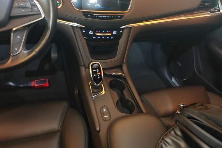 Used Cadillac XT5 2018 25T Luxury Model Gear Lever
