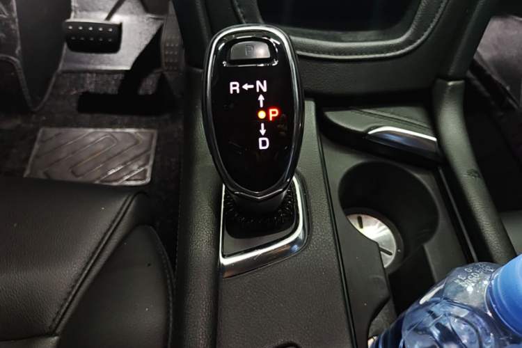 Used Cadillac XT5 2018 28E Four-Wheel Drive Tech Version Gear Lever