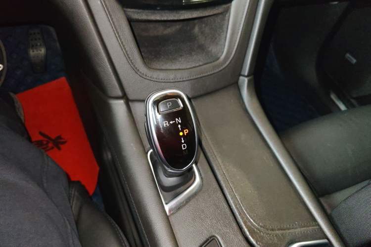 Used Cadillac XT5 2018 25T Luxury Model Gear Lever