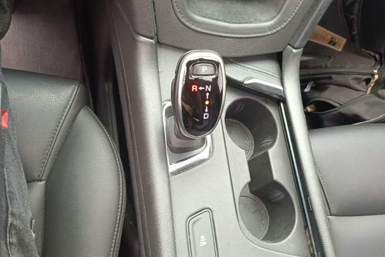 Used Cadillac XT5 2018 25T Tech Model Gear Lever