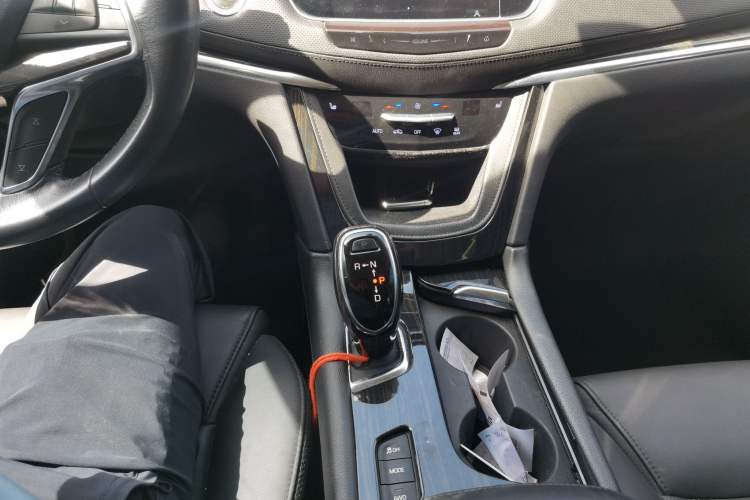 Used Cadillac XT5 2018 28T Four-Wheel Drive Luxury Model Gear Lever