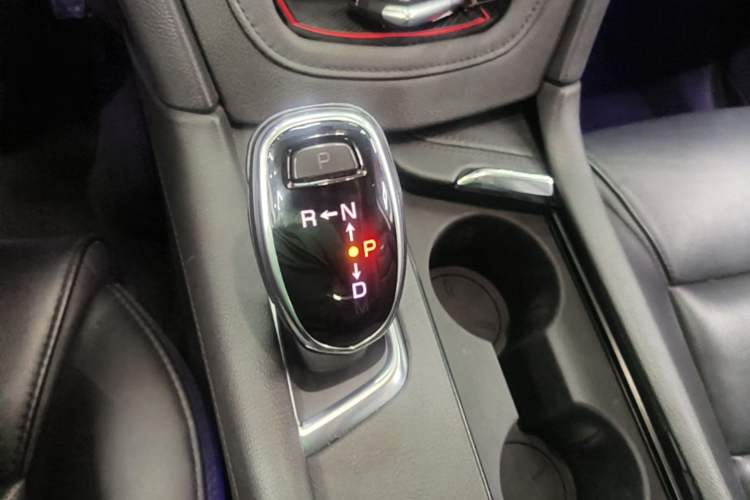 Used Cadillac XT5 2018 25T Luxury Model Gear Lever