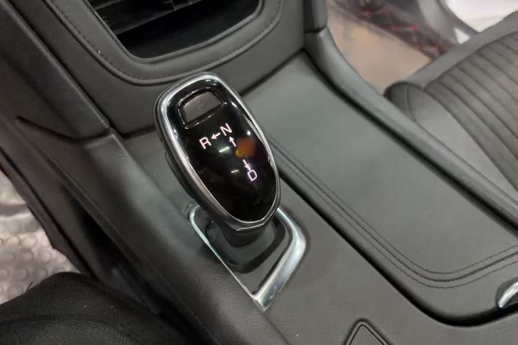 Used Cadillac XT5 2018 28E Four-Wheel Drive Tech Version Gear Lever