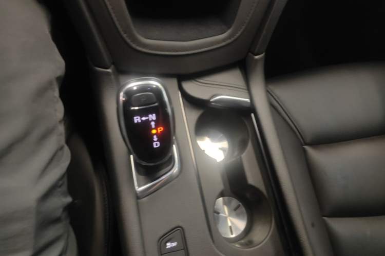 Used Cadillac XT5 2018 28E Four-Wheel Drive Tech Version Gear Lever