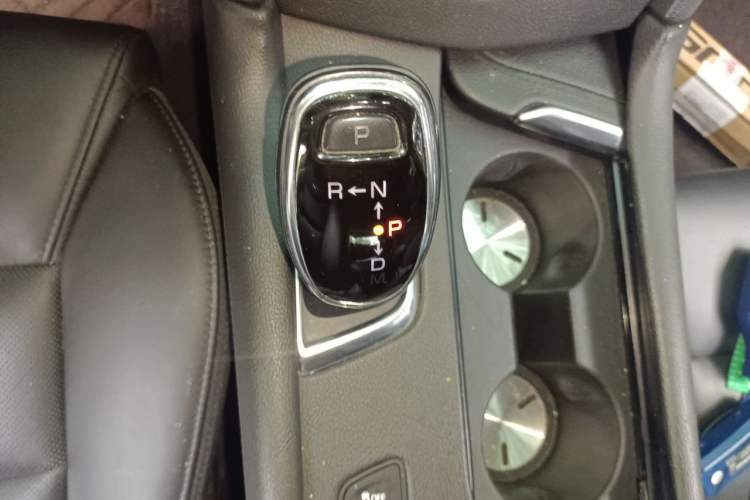 Used Cadillac XT5 2018 28T Four-Wheel Drive Luxury Model Gear Lever